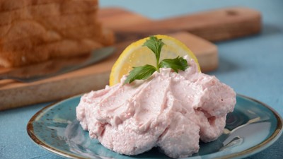 Un lot de salată de icre vândut în magazinele Profi din nouă județe, retras de la vânzare după ce a fost contaminat cu o bacterie