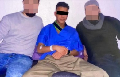 Șoferul mașinii s-a fotografiat la 36 de ore după accident, un văr i-a scris: „Slavă Domnului că ești în viață!” Foto: Bild