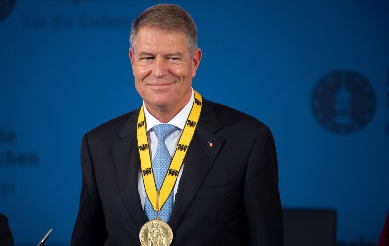 Politico: Iohannis își pierde strălucirea de campion al democrației. Dezamăgirea alegătorilor alimentează extrema-dreaptă
