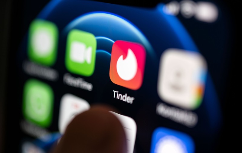 Cine este Sandra, hoața care își agăța victimele pe Tinder: „Drogați cu picături KO sau cu drogul violului și jefuiți”