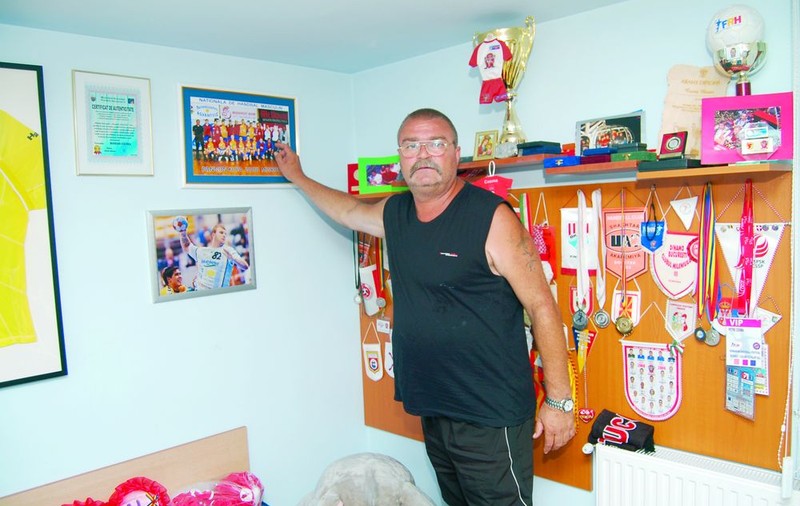L-a şters din poză!