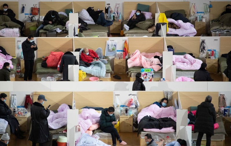 Coronavirusul a ucis peste 2.000 de oameni. Experții globali avertizează că epidemia nu este încă sub control