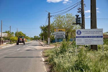 Intrarea în satul Sălcioara