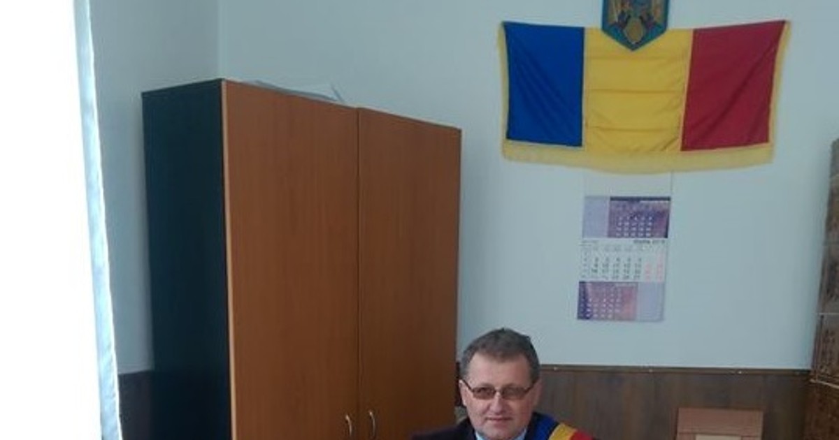 Primarul unei comune din Prahova, cercetat pentru pornografie infantilă