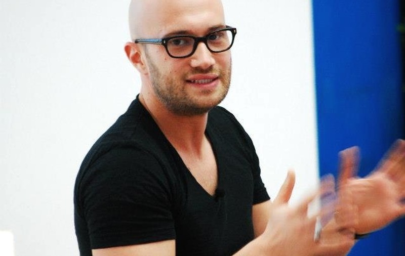 Mihai Bendeac, PRINS CU ALTĂ FEMEIE! CUM A REACŢIONAT Roxana Vancea CÂND I-A VĂZUT SĂRUTÂNDU-SE | VIDEO
