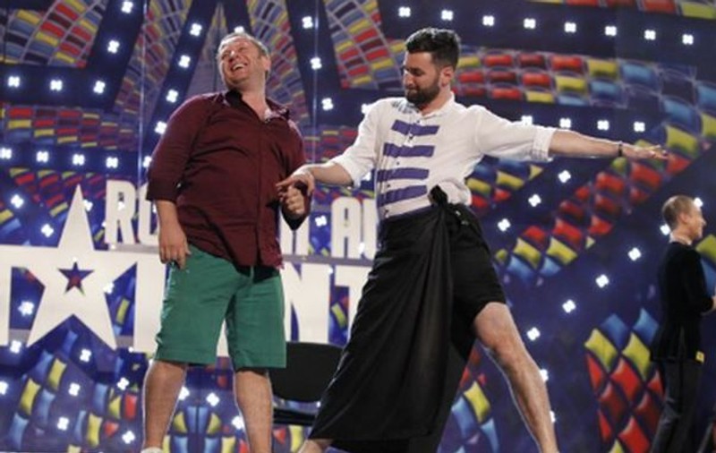 Smiley, graţios ca o lebădă! A devenit "partenera" de dans a lui Pavel Bartoş, la Românii au talent