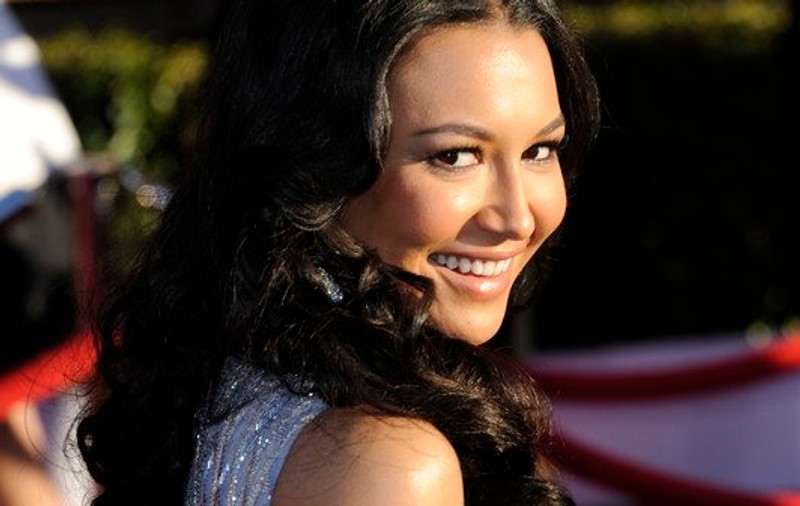 Actrița Naya Rivera din „Glee”, dată dispărută pe un lac din California. Fiul ei de 4 ani a fost găsit singur în barcă!