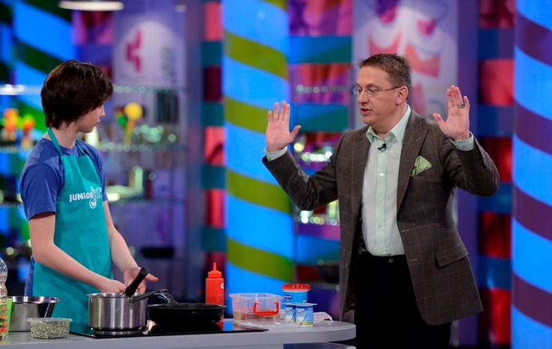 Un puşti îl imită pe Florin Piersic, în platoul emisiunii "Junior Chef"
