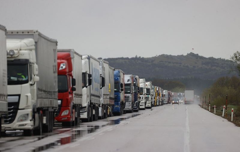 Bulgarii au blocat în vama Oryahova zeci de camioane cu destinația Austria, sub pretextul întăririi controalelor pentru a intra în Schengen
