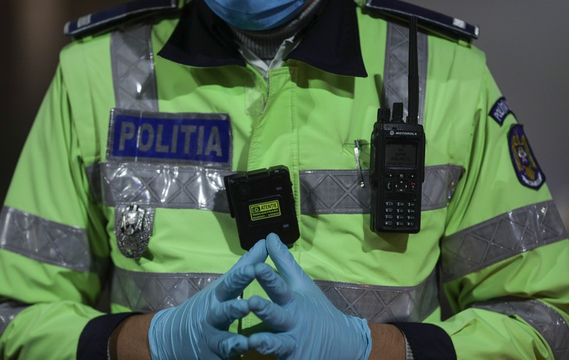 Escrocherii sub ochii îngăduitori ai șefului IPJ Bistrița-Năsăud. Cum păcălea un comisar șef oamenii să-i dea bani