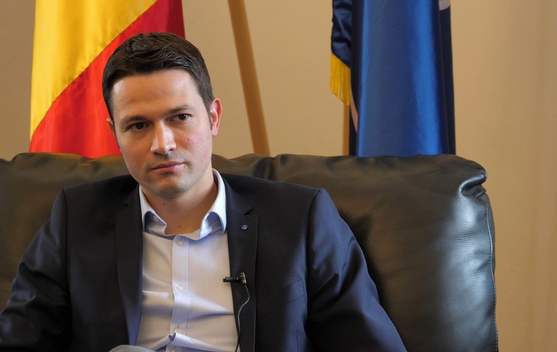 VIDEO | Interviu cu „Domnul Alocație”, Robert Sighiartău, secretarul general al PNL: „Tăriceanu n-a făcut decât să fie la butoniera lui Liviu Dragnea și să aplice tot ce a vrut el”
