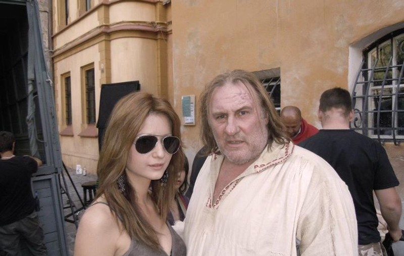 Foto | Miss Facebook s-a întâlnit cu Gerard Depardieu la Sighișoara