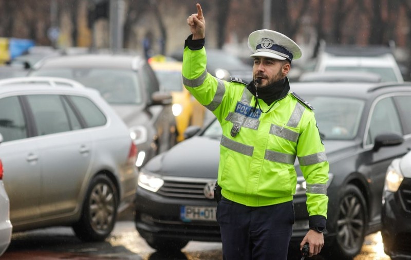 Țara în care primești amendă 100 euro dacă bei apă la volan. Cele mai ciudate cinci reguli auto din Europa