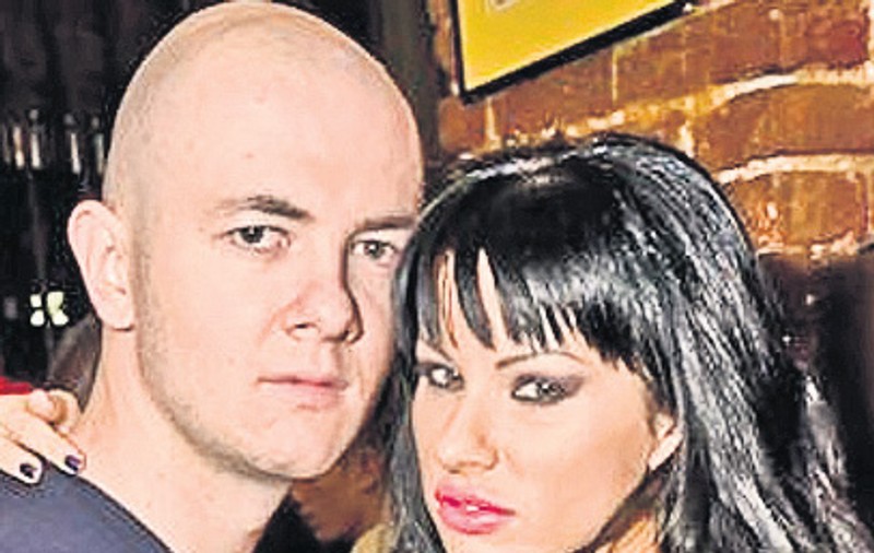 Roxana Marinescu, recent divorţată, s-a trezit cu un cadou-surpriză: un bolid de 20.000 €