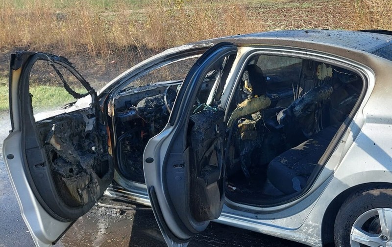 Mașina prefectului de Olt a luat foc în mers. Cine era la volan