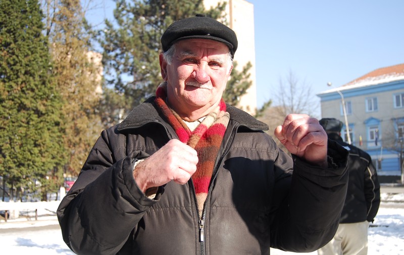 Eugen Lința s-a întors în sala de box la 84 de ani. Antrenorul veteran pregătește campioni