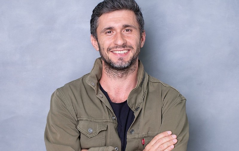 Dragoș Bucur face jumări și sarmale de Crăciun și așteaptă toate rudele acasă! “E o nebunie, ca în filmele italienești”
