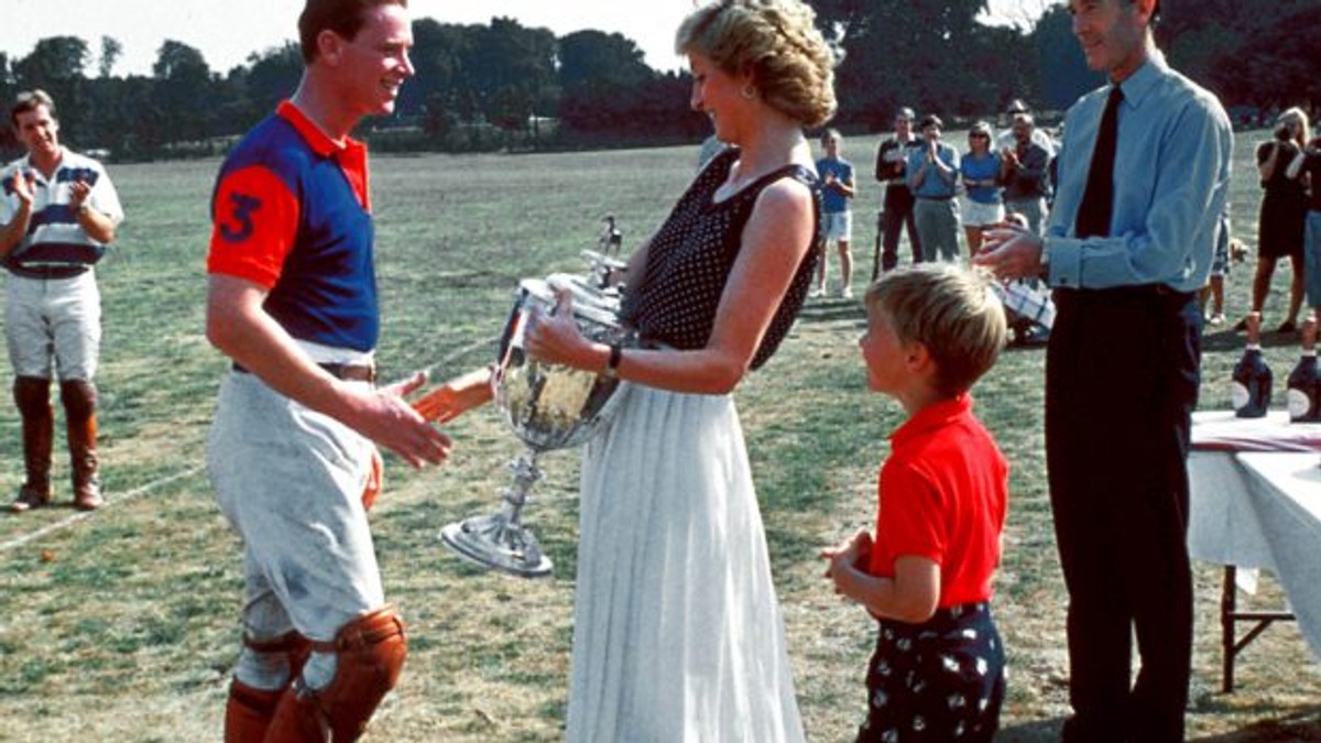 Reacția Prințului William când s-a aflat că Prințesa Diana a avut o aventură cu James Hewitt