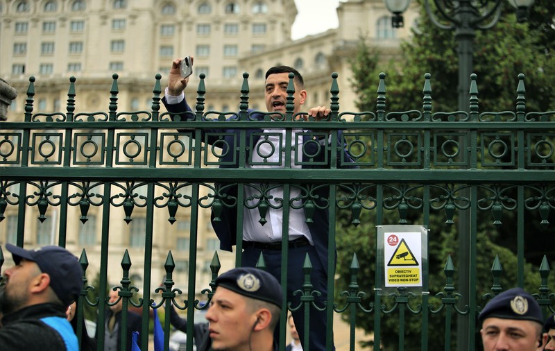 „Gloanțele de la AUR erau periculoase doar dacă le aruncai cu praștia”. Există posibilitatea unui blat PSD-PNL-AUR?, se întreabă o experimentată jurnalistă