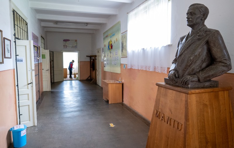 Școala construită de Iuliu Maniu s-a închis după 85 de ani. Părinții preferă să-i ducă pe copii la oraș