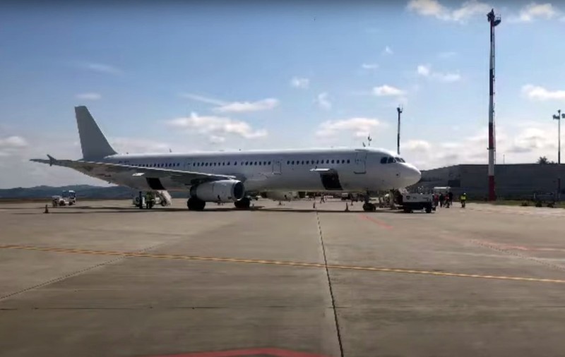 Alertă pe aeroportul din Iași. Probleme tehnice la un avion, cu puțin timp înainte de aterizare