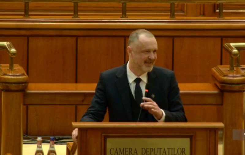 VIDEO | Hohote de râs în plenul Parlamentului, după ce Sorin Lavric a spus că AUR este un partid pro-european