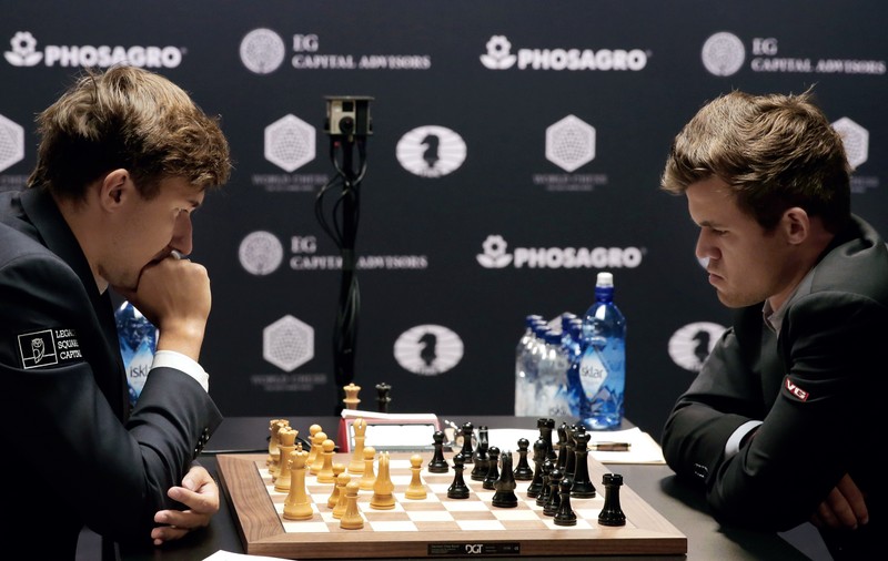 Șah, titlul mondial. Magnus Carlsen și Serghei Kariakin, la egalitate, după trei meciuri