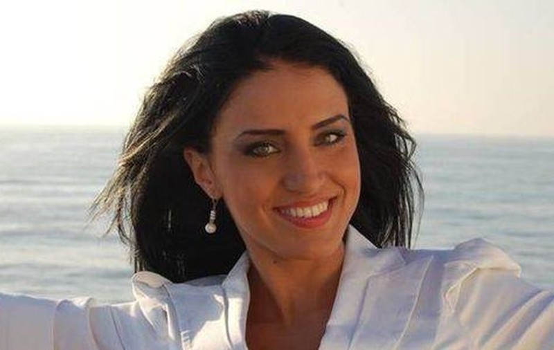 VEZI CE ŞI-A PUS ADELINA PESTRIŢU ÎNTRE PICIOARE! AŞA, CA DE WEEKEND!