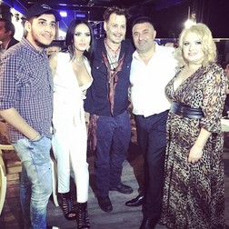Viorica, Ioniță, Margherita și Fulgy împreună cu Johnny Depp, la București