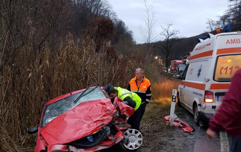 Accident pe DN1, județul Sibiu. O șoferiță a murit după ciocnirea cu un camion