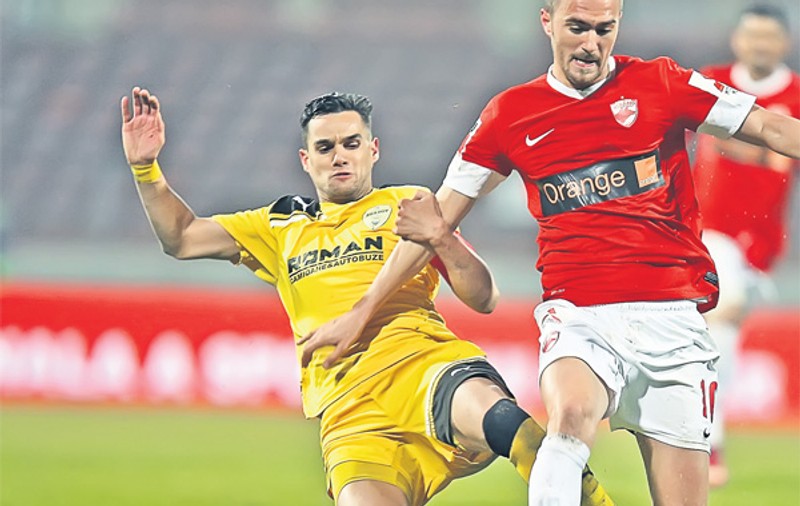 Lăsaţi de izbelişte! Jucătorii lui Dinamo se plâng că şefii nu-i bagă în seamă