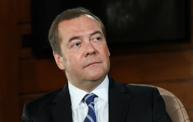 Dmitri Medvedev ameninţă cu folosirea întregului arsenal nuclear pentru apărarea unor „noi regiuni” ruseşti