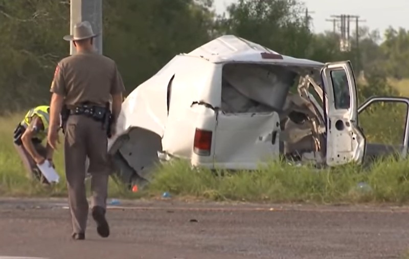 Cel puțin zece migranți au murit, după ce o camionetă care-i transporta s-a răsturnat în Texas