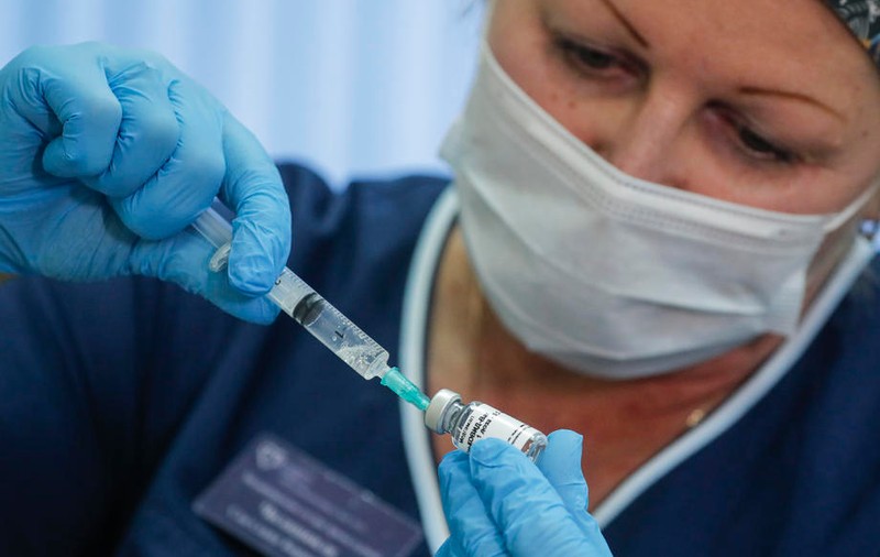 Rusia, pe cale să autorizeze al doilea vaccin anti-COVID, după Sputnik-V. Noul ser a fost dezvoltat într-un institut din Siberia