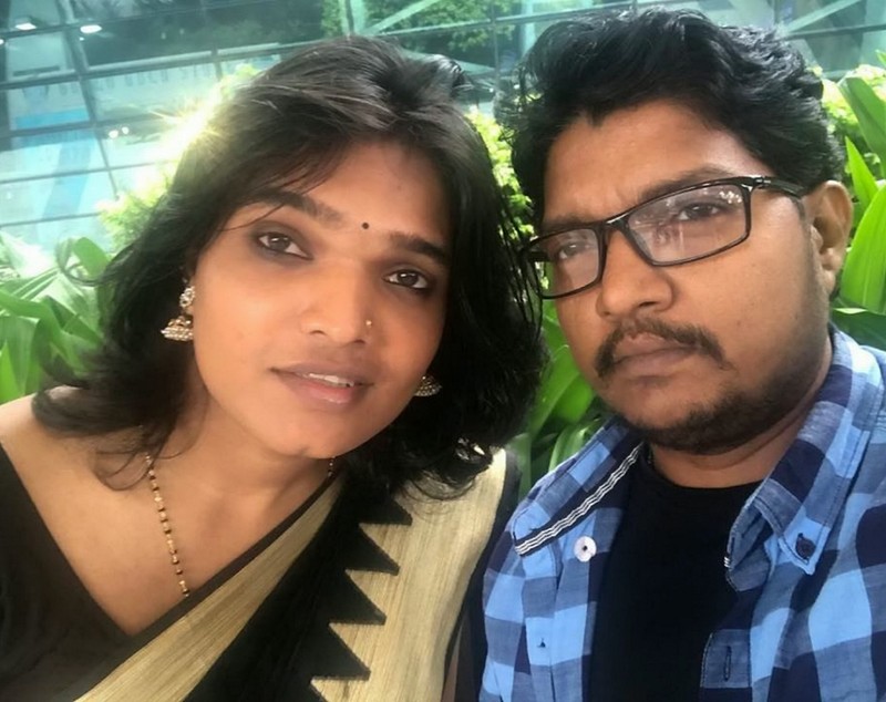 FOTO| În India, o femeie care a fost bărbat se căsătorește cu un bărbat care a fost femeie