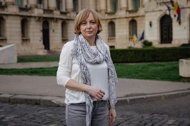 Emilia Șercan, în fața Ministerului Afacerilor Interne