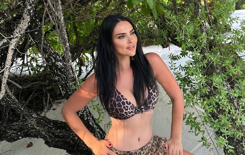 Lavinia Pîrva a făcut furori în costum de baie pe o plajă exotică. Cum arată soția lui Ștefan Bănică jr la 38 de ani