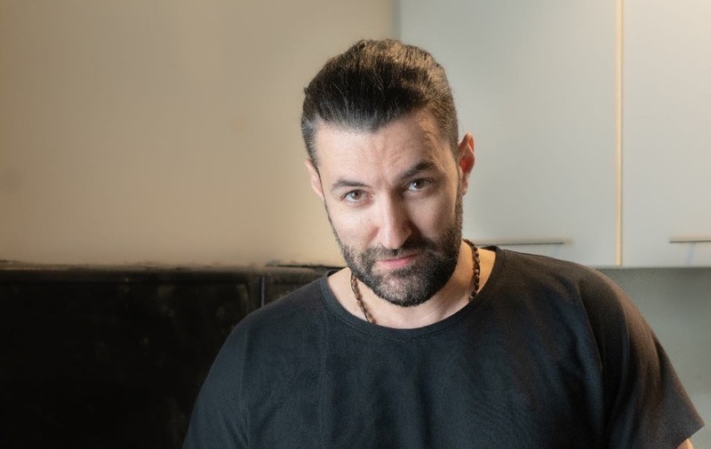 Totul despre Smiley, prezentatorul de la „Românii au talent”, sezonul 11. Artistul va deveni tată în primăvara acestui an