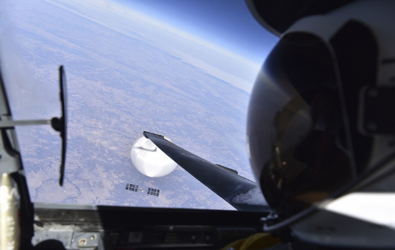 Un pilot american și-a făcut selfie cu balonul-spion al Chinei. Imaginea, publicată acum de Pentagon