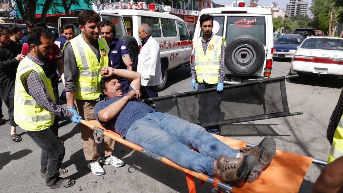 Dublu atentat sinucigaș la Kabul, 30 aprilie
