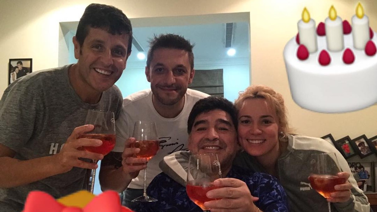 Fostul internaţional argentinian Diego Armando Maradona împlineşte 57 de ani. Butoiașul atomic a sărbătorit la Dubai cu iubita și prietenii