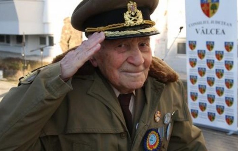 A murit Emil Veţeleanu, ultimul supraviețuitor român al bătăliei de la Cotul Donului. Veteranul de război avea 101 ani