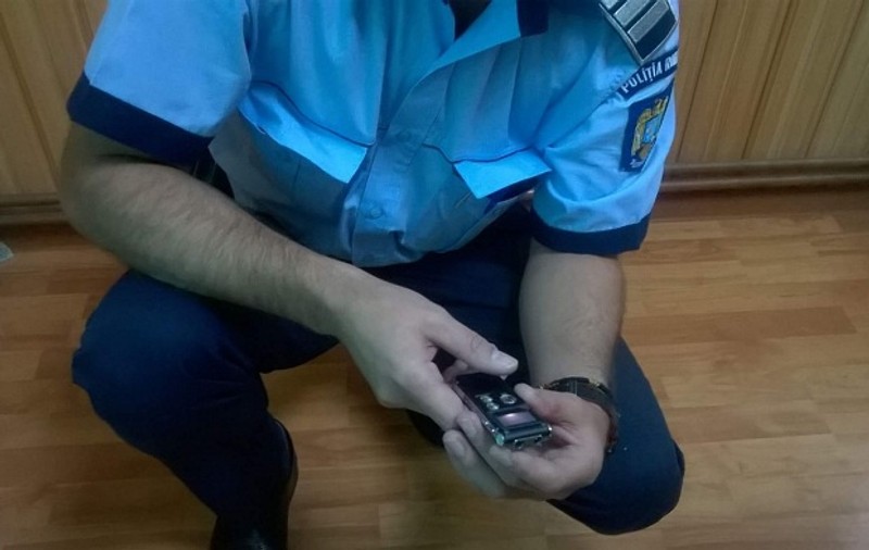 UPDATE: Reacția primarului Apostol în scandalul de „spionaj” în Primăria Dumbrava, județul Prahova. Microfoane, descoperite în birourile angajaților