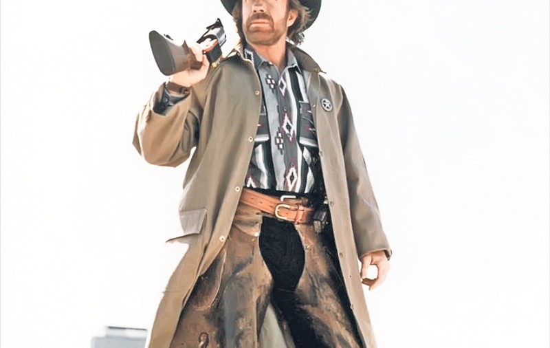 Celebrul Chuck Norris şi-a văzut visul împlinit | Este poliţist texan pe bune!