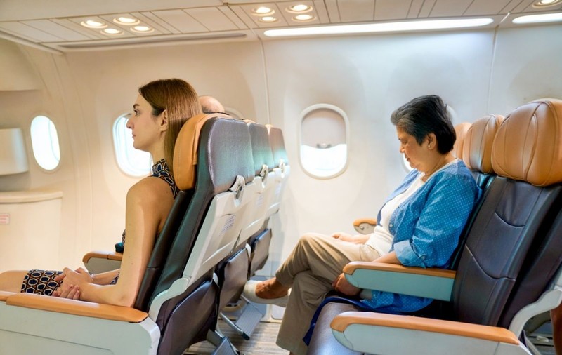 Confort și siguranță în avion. Ce încălțăminte să nu porți când călătorești