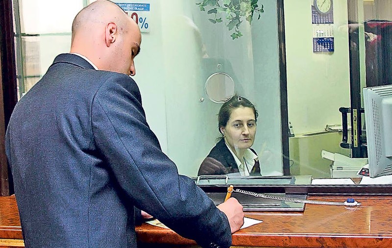 GREVĂ LA BANCĂ? Salariații unei mari bănci amenință cu grevă generală!