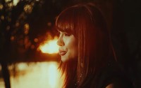 Denise Rifai în videoclipul „Hora Nebunelor”, lasant de Diana Matei | Foto: captură YouTube