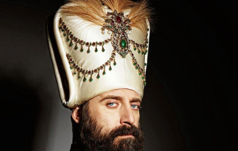 Halit Ergenc, actorul din "Suleyman Magnificul": "Încă mă pot duce la cumpărături fără să mă urmărească paparazzi"