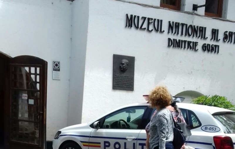 UPDATE / Muzeul Satului, vandalizat. Cum au ajuns intrușii în casele cu valoare istorică