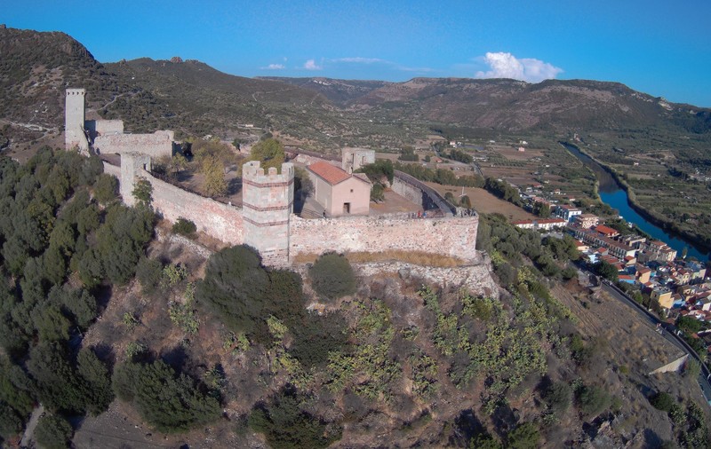 Un castel, un palat și un sat din Italia, la vânzare pentru 2 milioane de euro